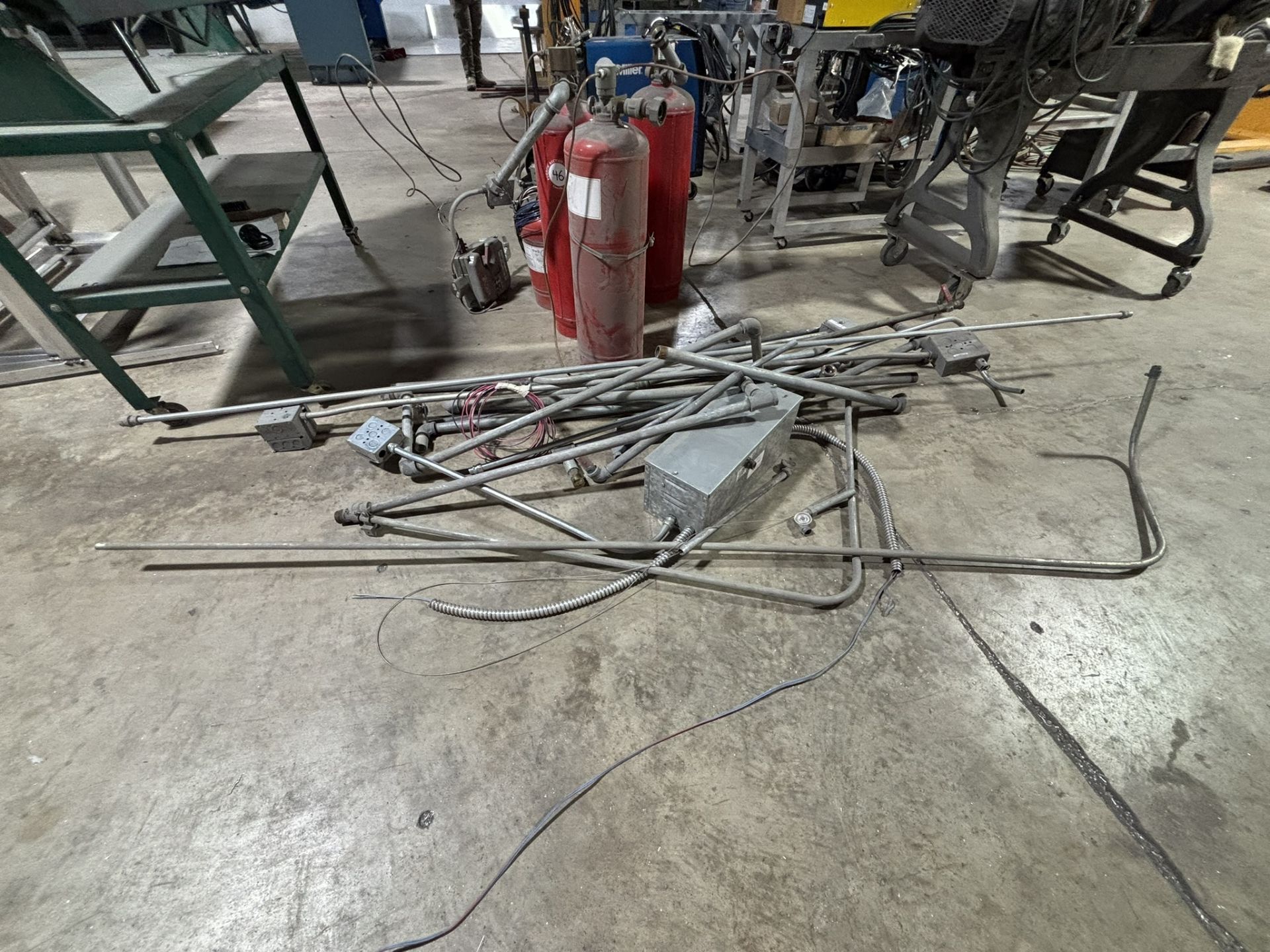 Paint Booth (25' D x 12' W x 12' H) NOTE: Buyer must disassemble - Image 6 of 8