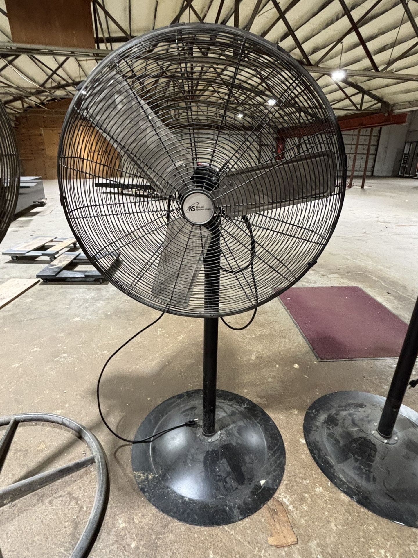 32" Royal Sovereign Pedestal Shop Fan