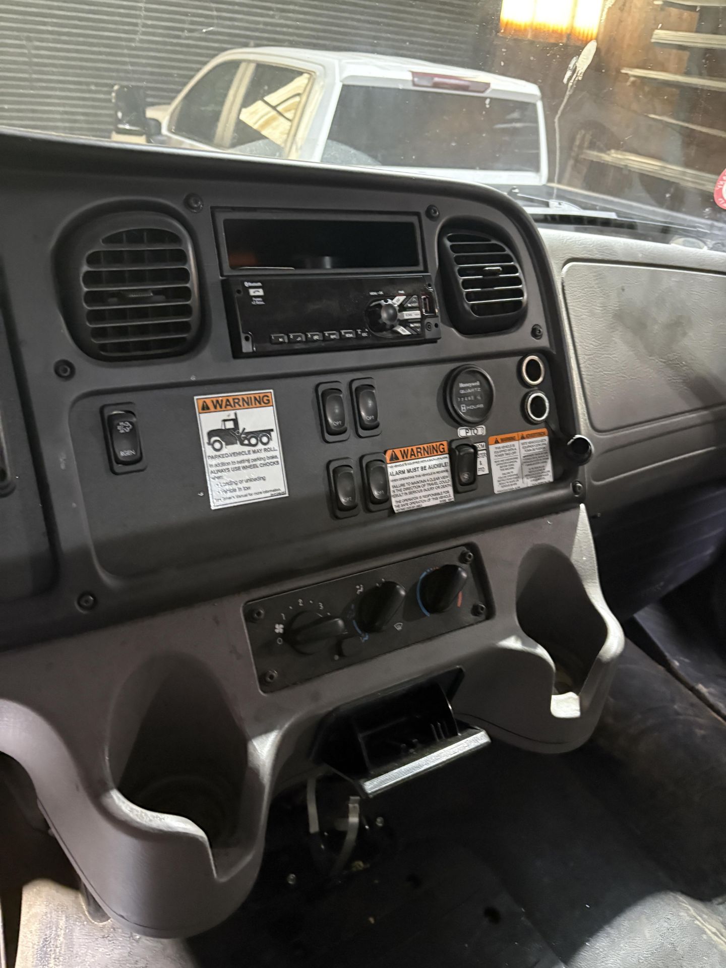 2019 FREIGHLINER M2 106 Crane Truck with ELLIOTT L60 Mounted Crane, 6.7L I6, Diesel - Image 16 of 20