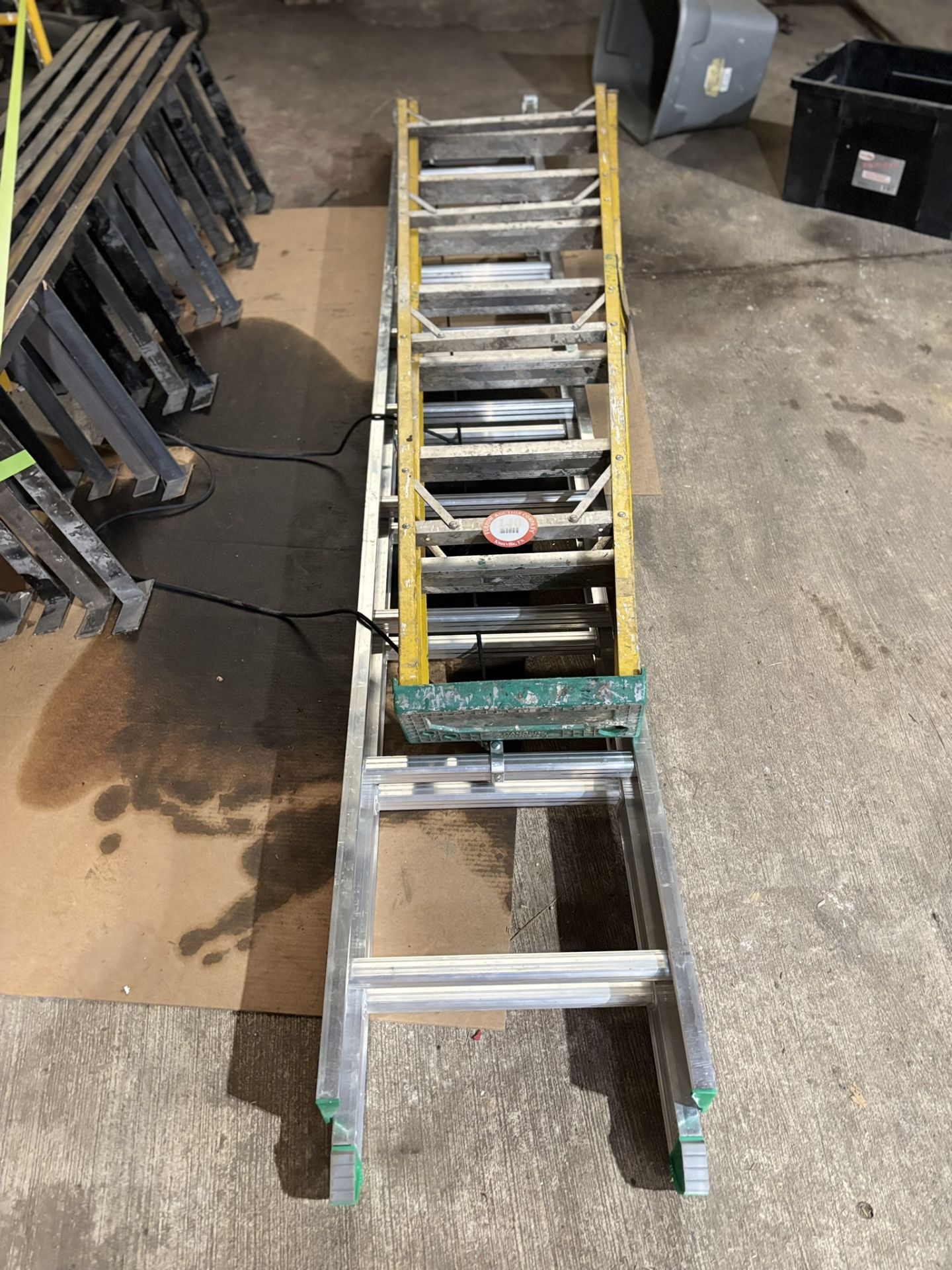 White Metal 8" Aluminum Step Ladder + Werner 16' Aluminum Extensions Ladder + - Image 2 of 2