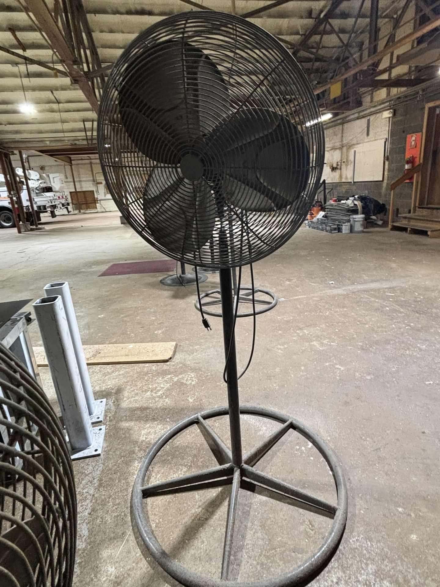 24" Pedestal Shop Fan