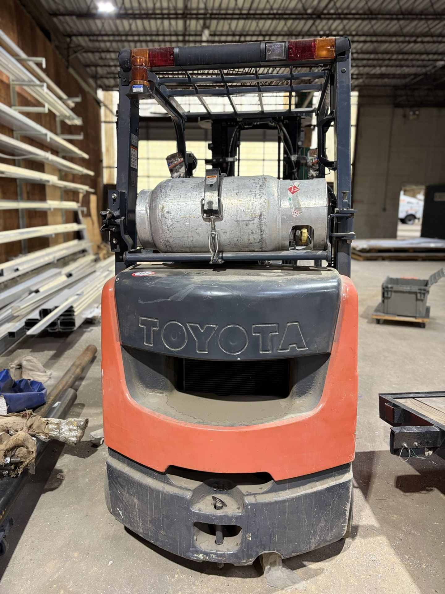 Toyota Propane Powered Forklift Model 8FGCU25, Solid Tires, 5000 lb. Capacity, 189" Vertical Lift, - Image 3 of 4