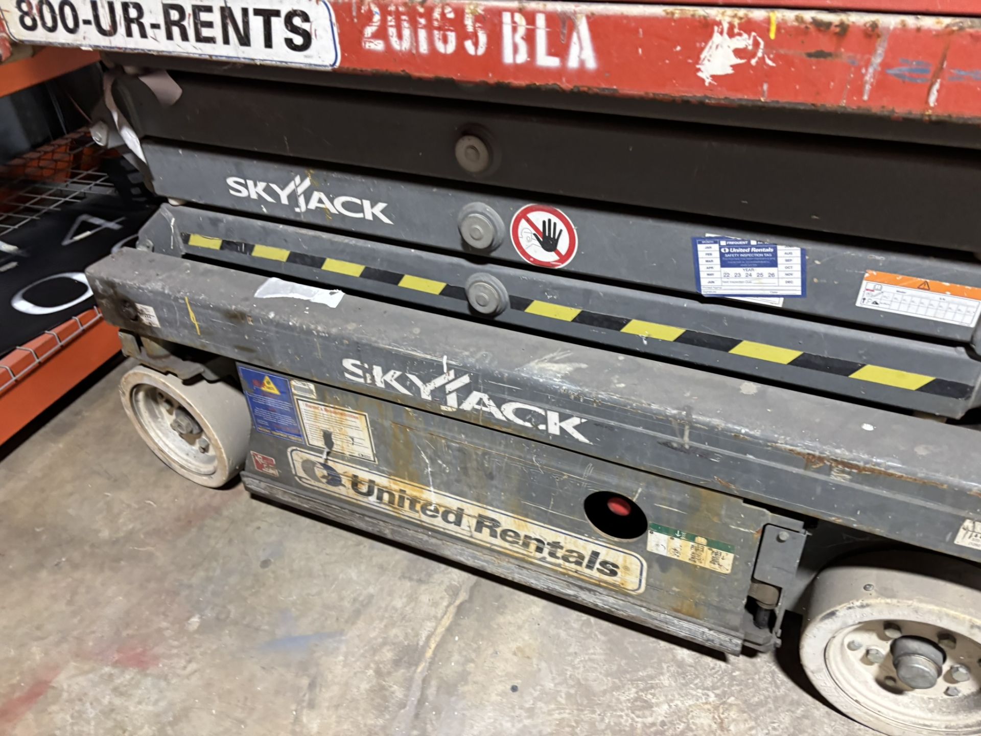 Sky Jack SJIII 3219 Electric Scissor Lift - 19 Ft Platform Height - Image 2 of 3