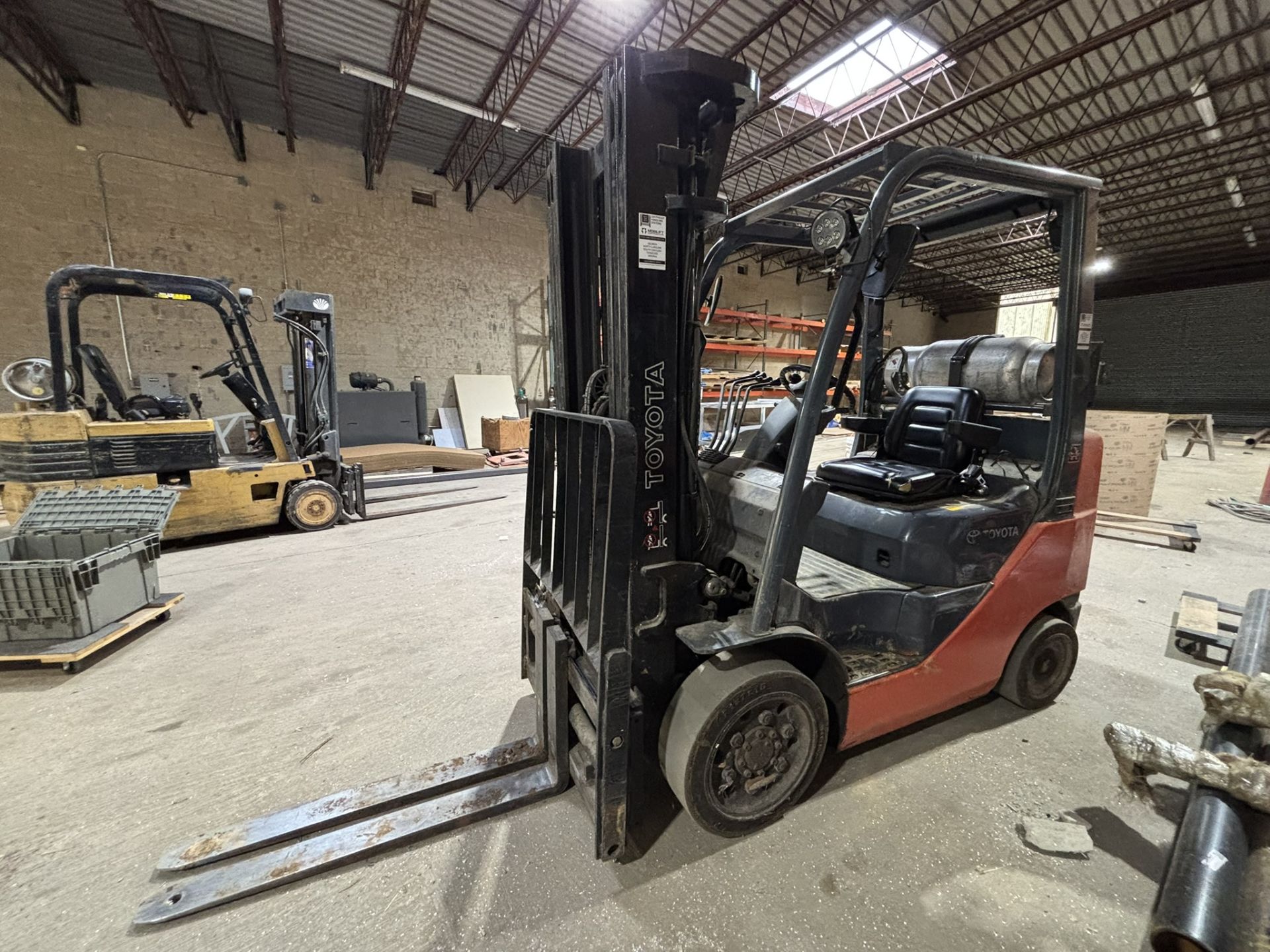Toyota Propane Powered Forklift Model 8FGCU25, Solid Tires, 5000 lb. Capacity, 189" Vertical Lift,