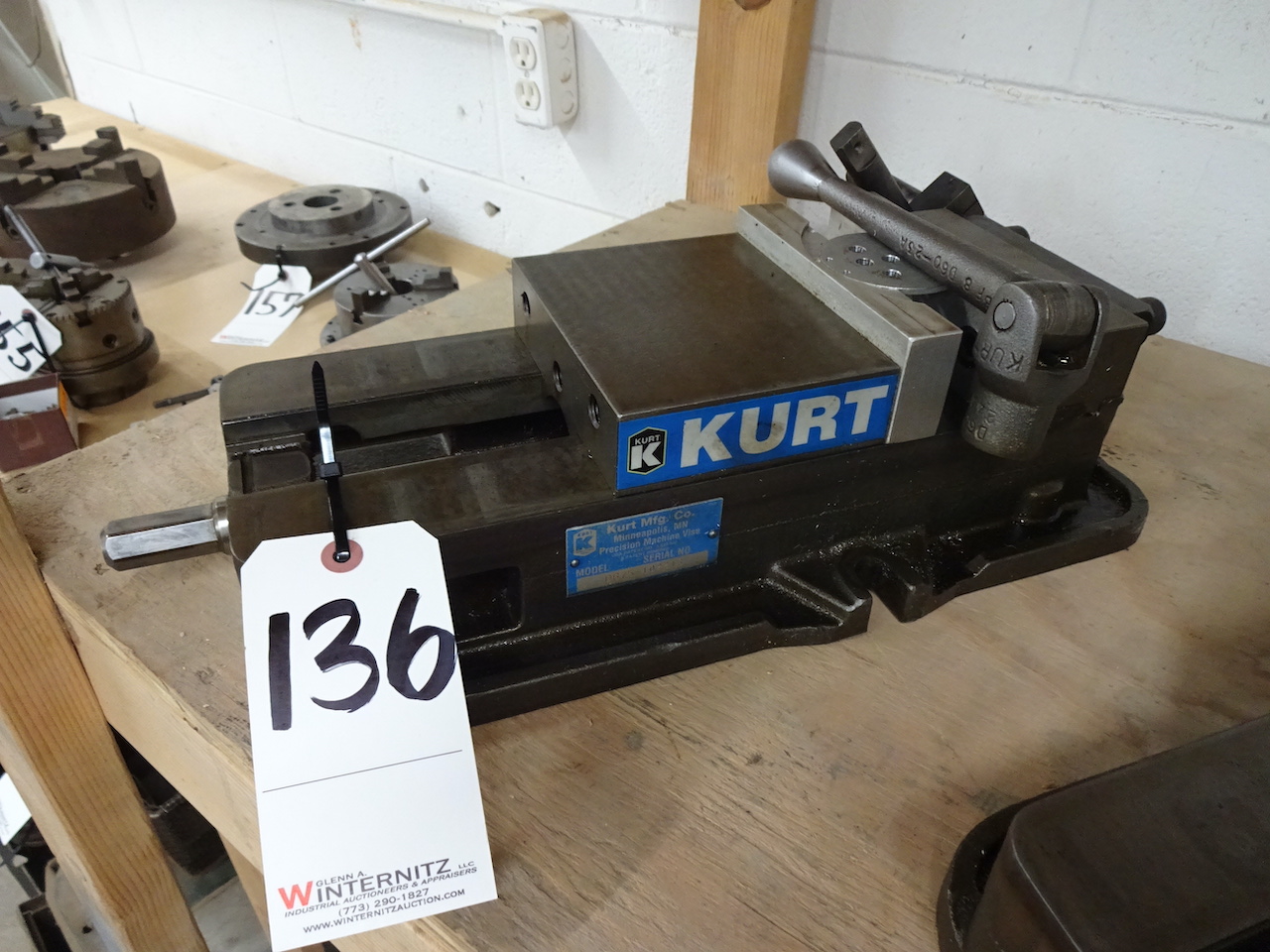 KURT 6 IN. MODEL D675 MACHINE VISE