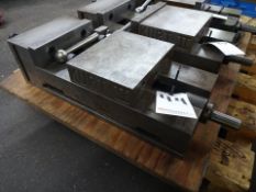 KURT 8 IN. MACHINE VISE