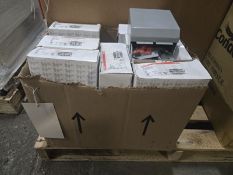 15 LEGRAND WIREMOLD STEEL ENTRANCE END FITTING - MODEL: 4TLC2