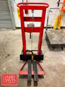 Wesco Portable 750 LB Capacity Hand Wench Lift