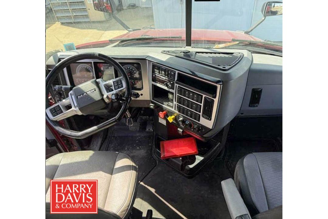 2020 Mack Anthem 64T Diesel Sleeper Truck Tractor with 445 HP Mack MP8-445E Engine and Auxiliary - Image 5 of 21