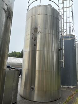 Walker 8,000 Gallon Jacketed All S/S Silo , S/N: VSHT-6449R with Vertical Agitation (Location: Brase
