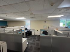 Lot of (1) XL cubicle, (4) desks, (4) chairs, (6) monitors, (1) horizontal filing cabinet (Lot exclu