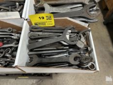 LARGE QTY OF ASSORTED WRENCHES