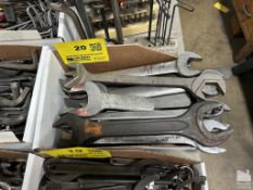 LARGE QTY OF ASSORTED WRENCHES