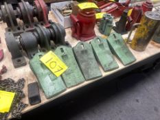LOT OF (5) CONTRUCTION BUCKET TEETH 125 EACO