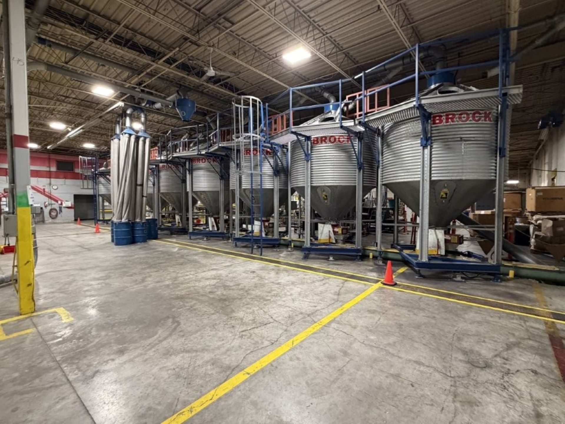 BROCK/FLYING DUTCHMAN 8 UNIT INDOOR BULK MATERIAL STORAGE AND HANDLING SYSTEM - Image 3 of 9