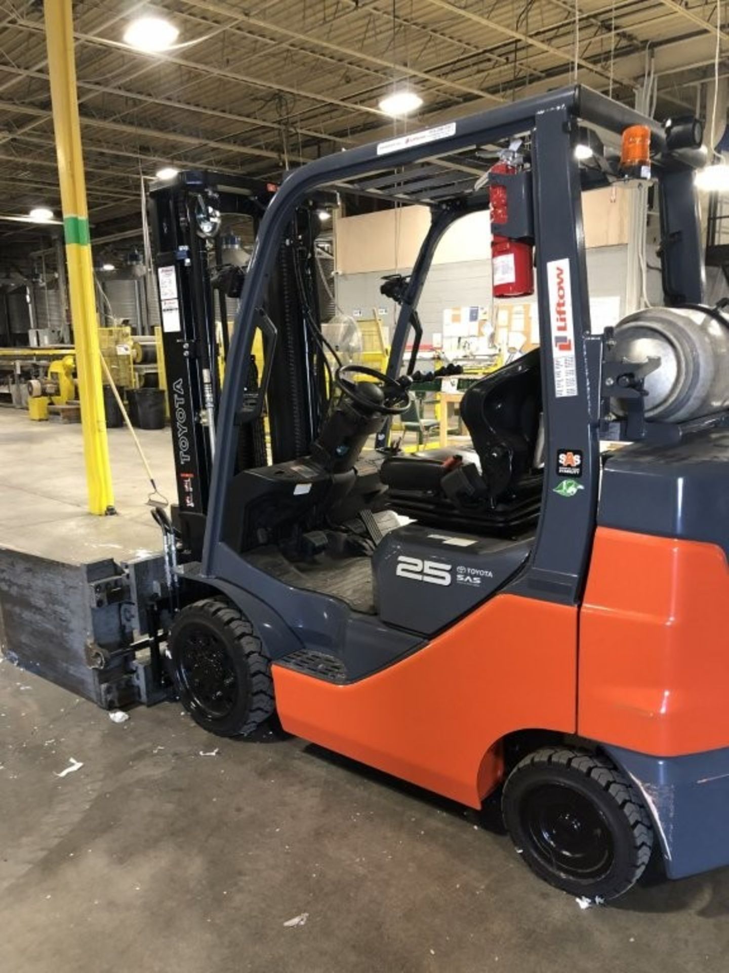 2024 TOYOTA 50-8FGCU25 LPG Tire Forklift with Clamp attachment, 5,000 lb capacity, FSV mast, 189"