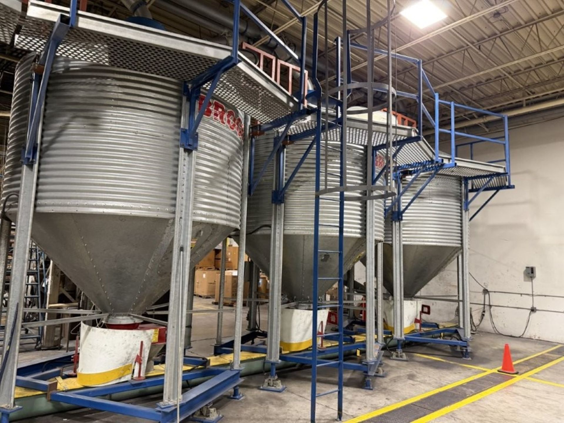 BROCK/FLYING DUTCHMAN 8 UNIT INDOOR BULK MATERIAL STORAGE AND HANDLING SYSTEM - Image 2 of 9