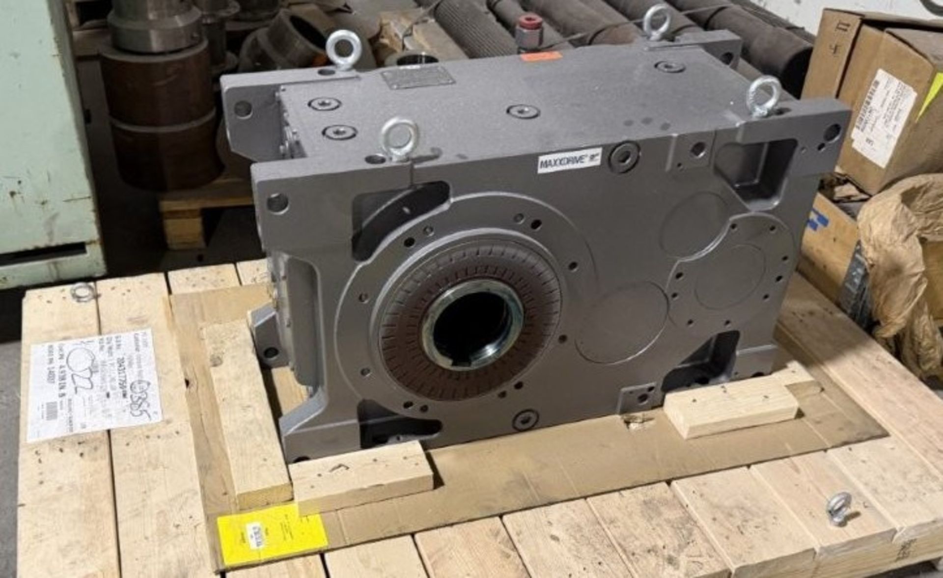 2025 NORD MAXXDRIVE SK 7207ABH INDUSTRIAL GEAR REDUCER / GEARBOX, 14.20 ratio, 75,237 lb-in torque