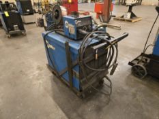 Miller Deltaweld 652 Welder w/ 22A Wire Feeder