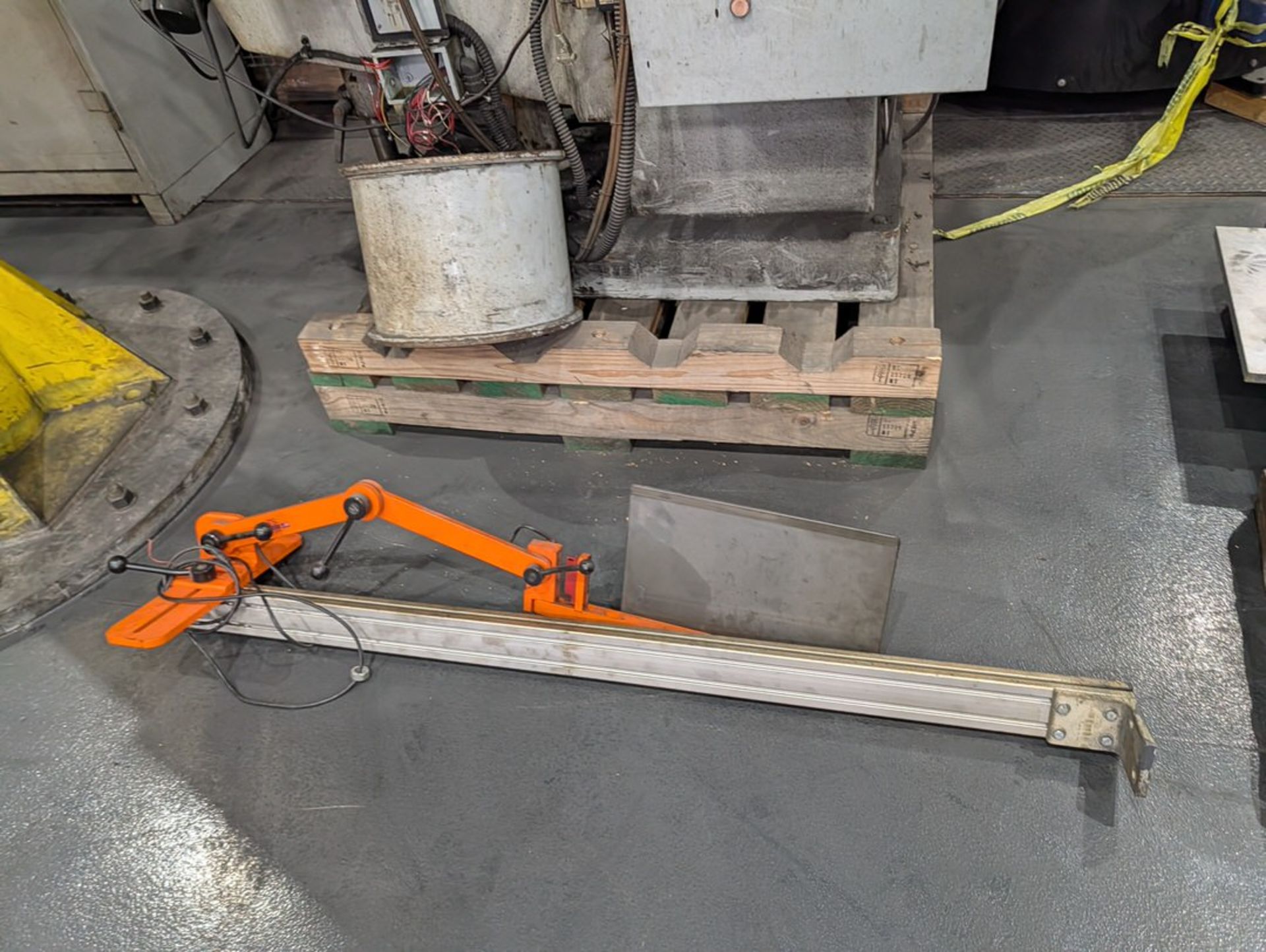 Lagun Deluxe-3L Milling Machine 11"x58" Table; W/ Acu-Rite Control; W/ Safety Guard (Parts only - Image 8 of 11