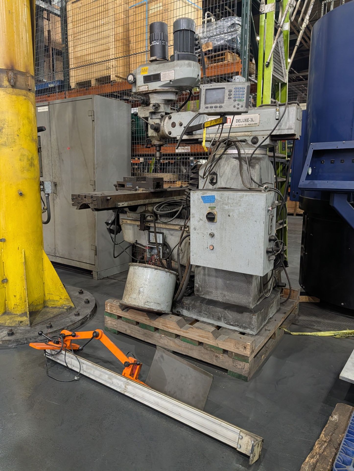 Lagun Deluxe-3L Milling Machine 11"x58" Table; W/ Acu-Rite Control; W/ Safety Guard (Parts only - Image 9 of 11