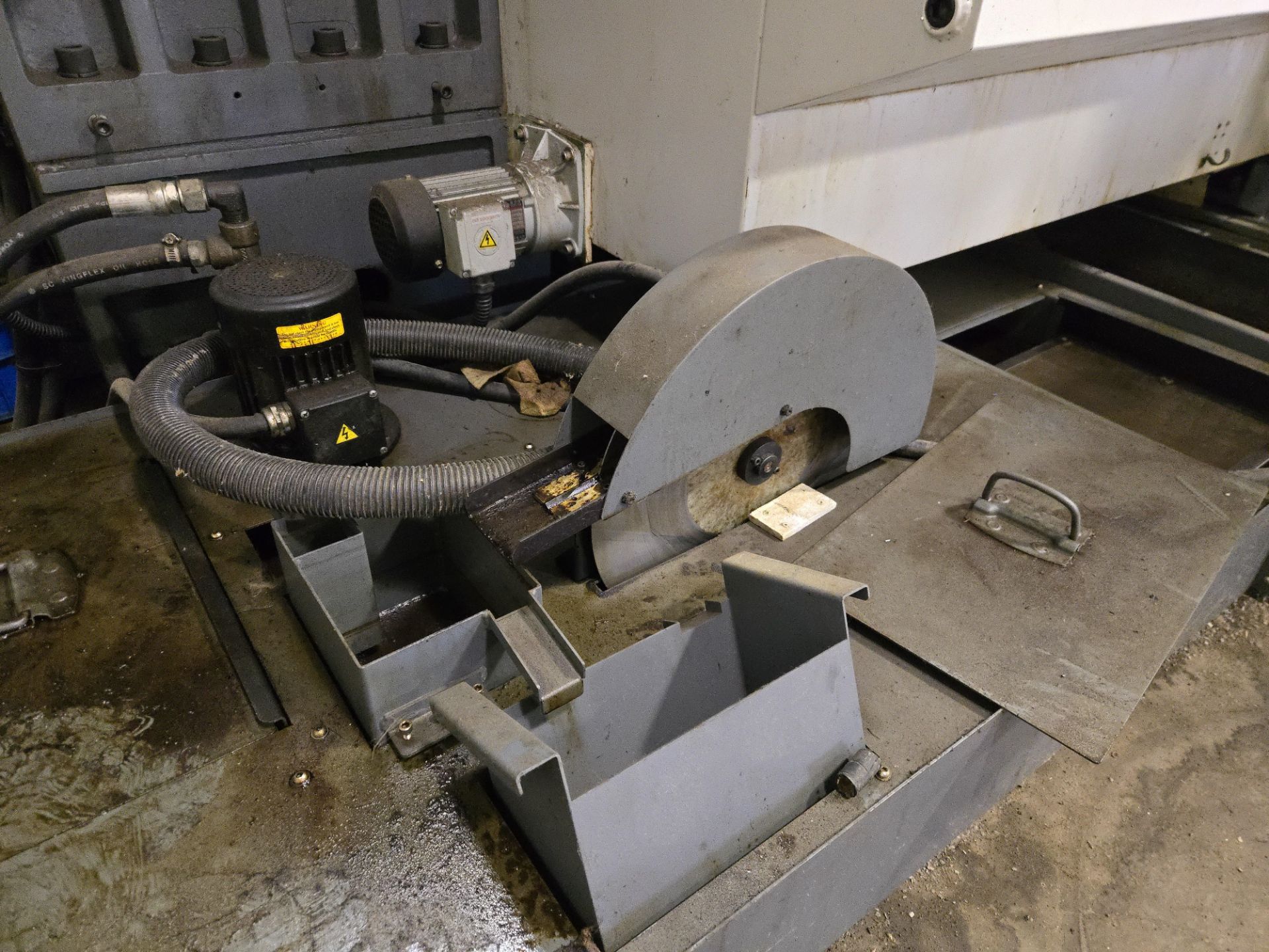 2010 YCM MV106A VMC w/ 30 Slot ATC, Yeong Chin Fanuc MXP-200i Controller - Image 5 of 15