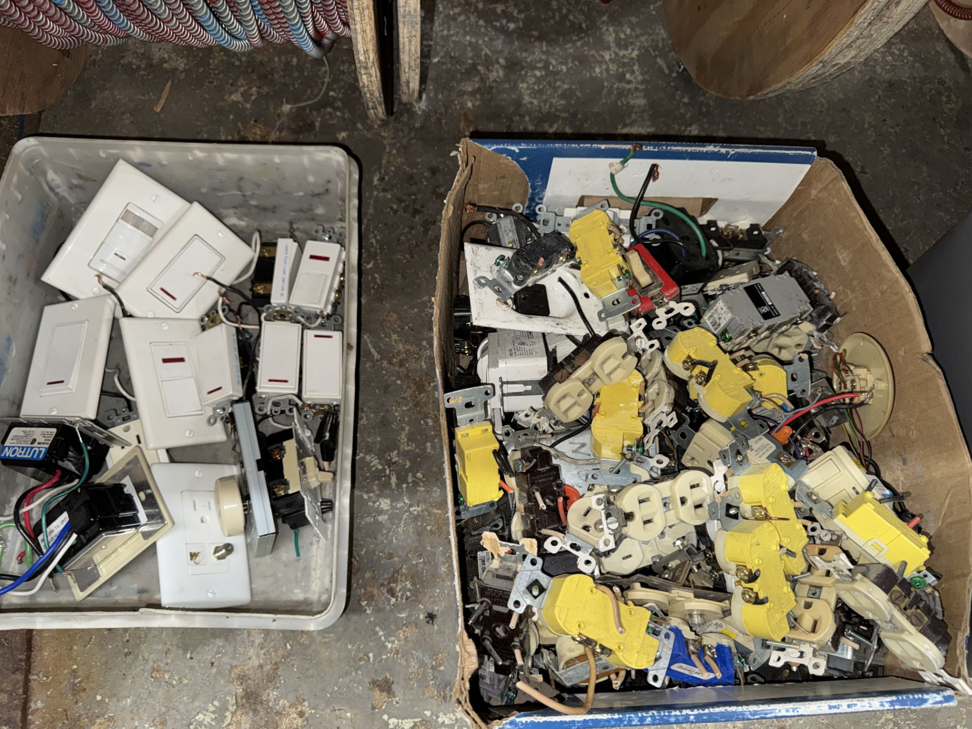 LOT(4) Square D 100A Breakers - Image 17 of 32