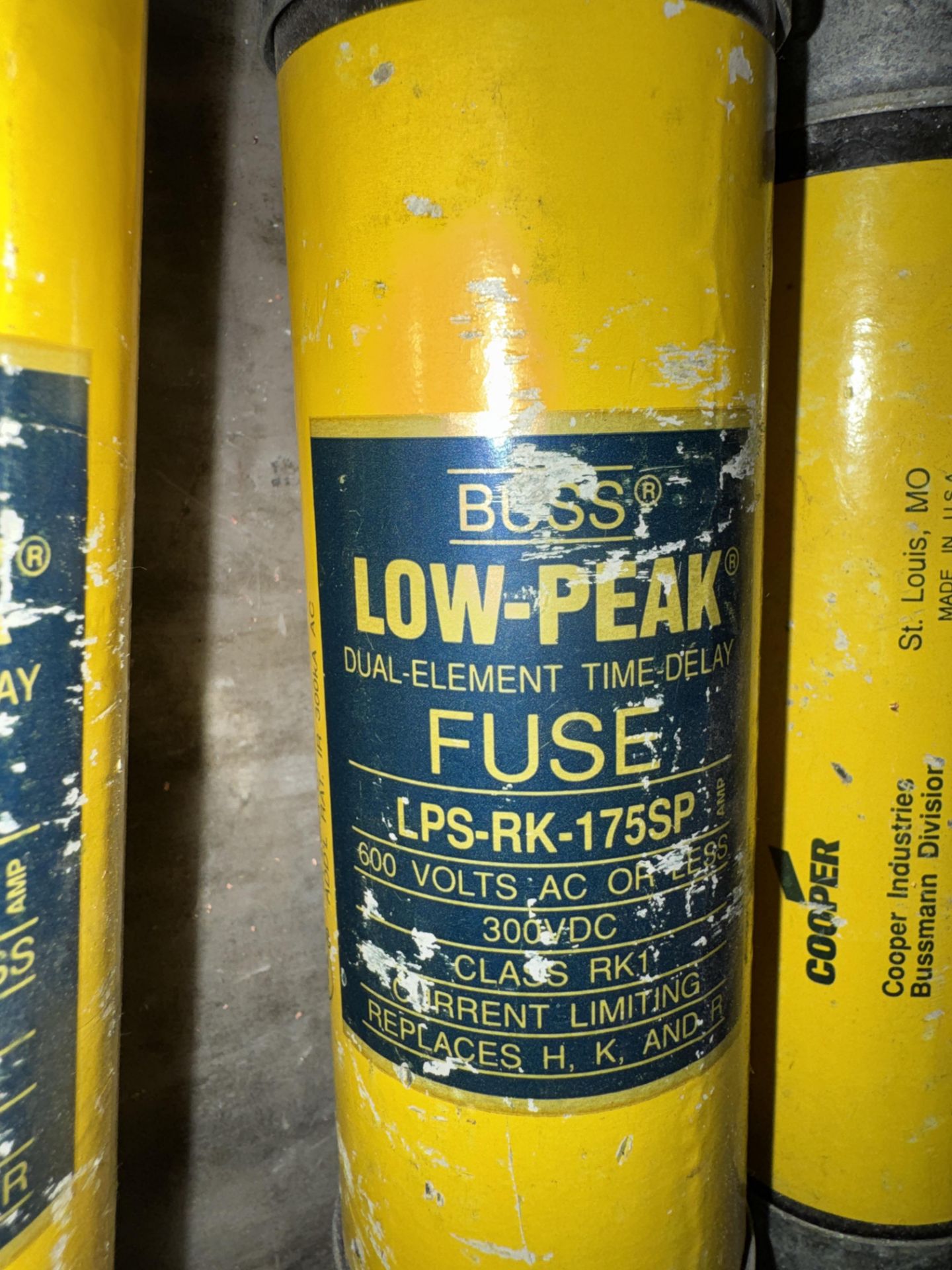 LOT (6) 175 Amp, 600 Volt Fuses in Bin - Image 2 of 3
