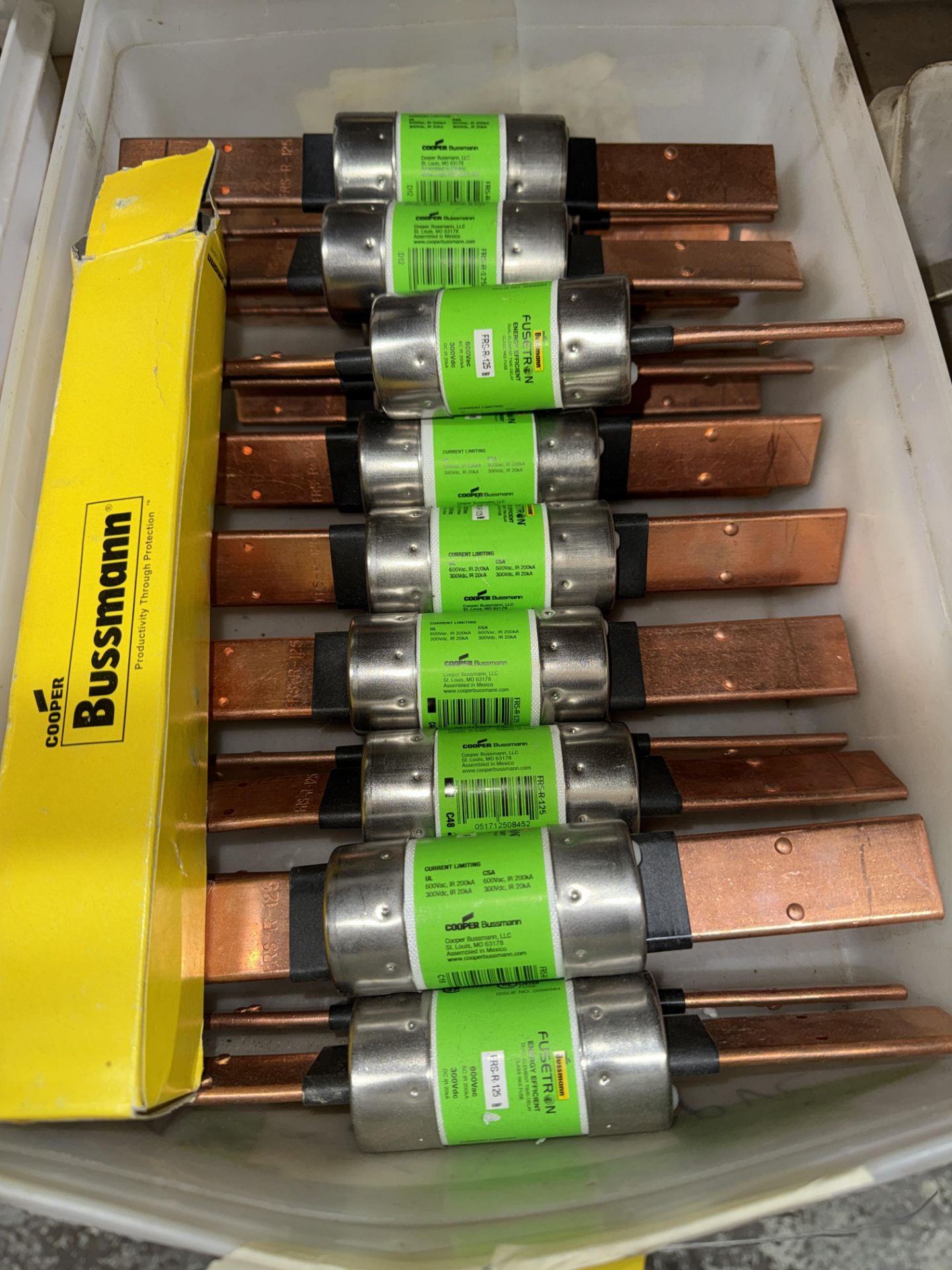 LOT Approx. (18) Asst. Fuses in Bin (New)