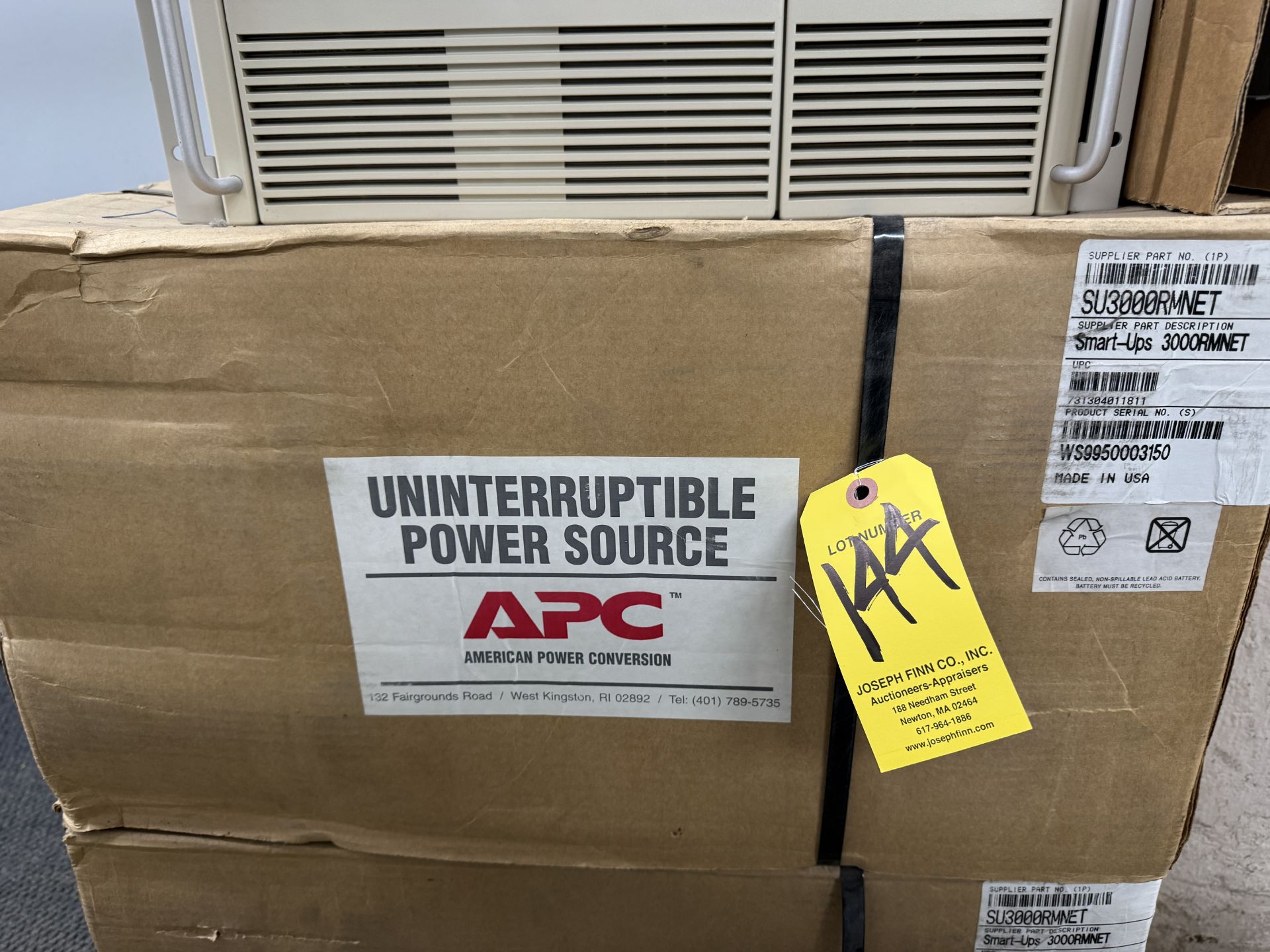 APC Smart UPS 3000 in Box