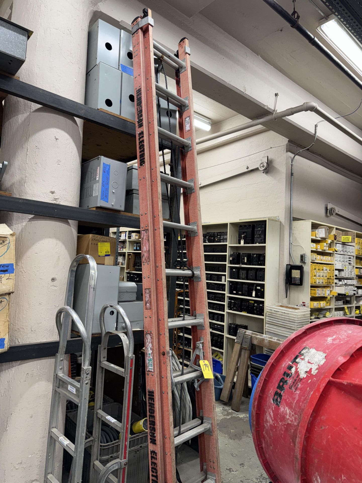 Fiberglass 18' Extension Ladder