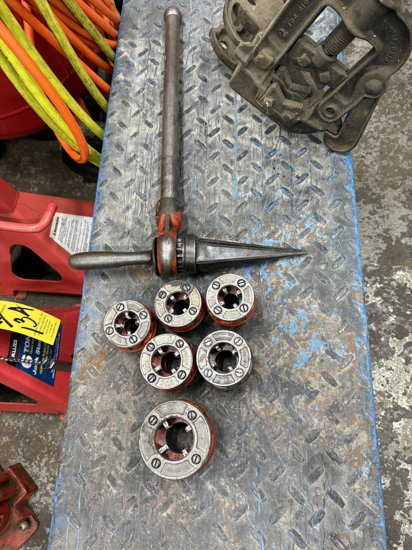 Ridgid 450 Tri Stand with Dies 1/8 to 5 - Image 3 of 3