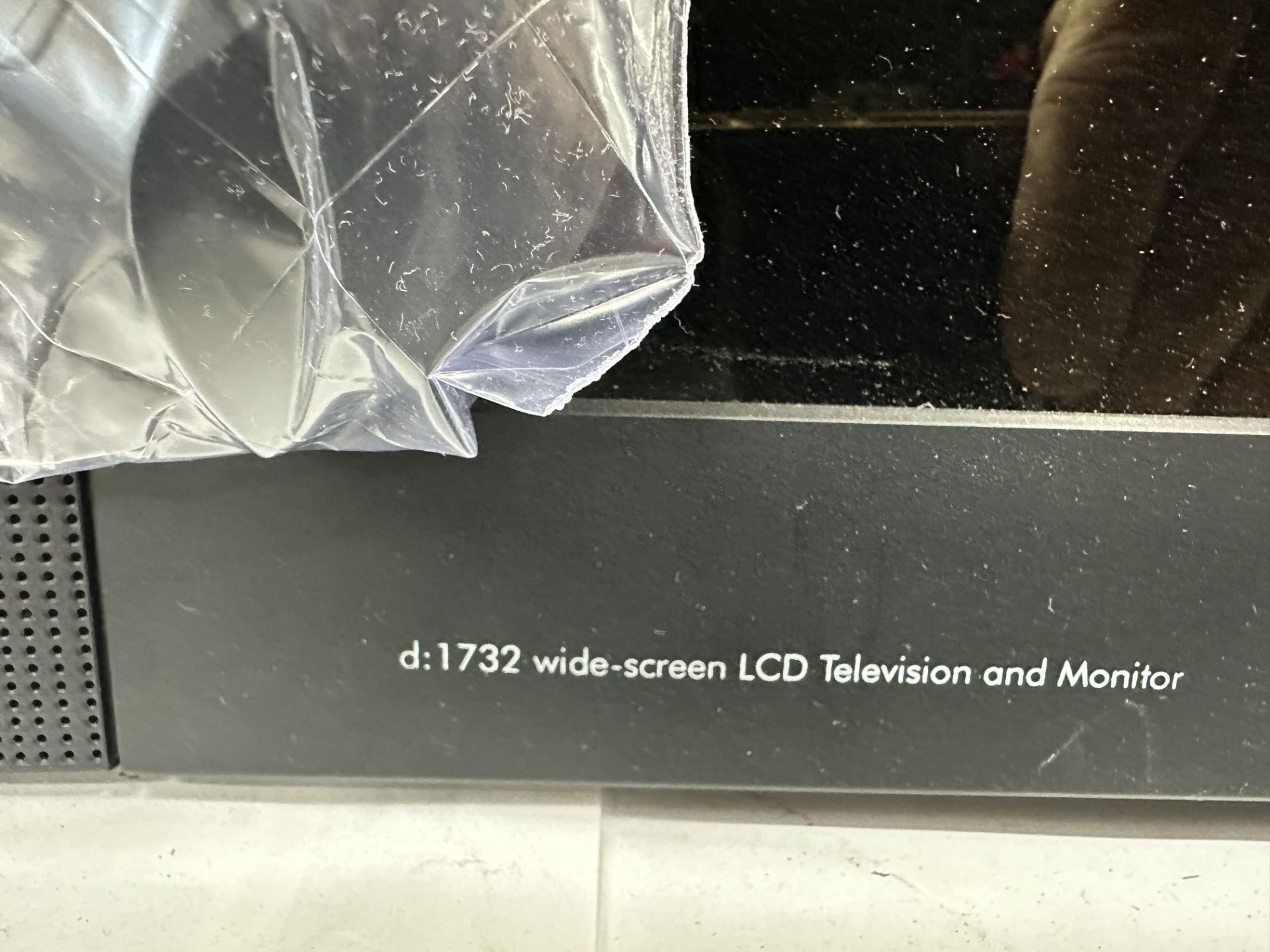 byDesign d:1732 Wide-Screen LCD TV and Monitor - Image 3 of 3