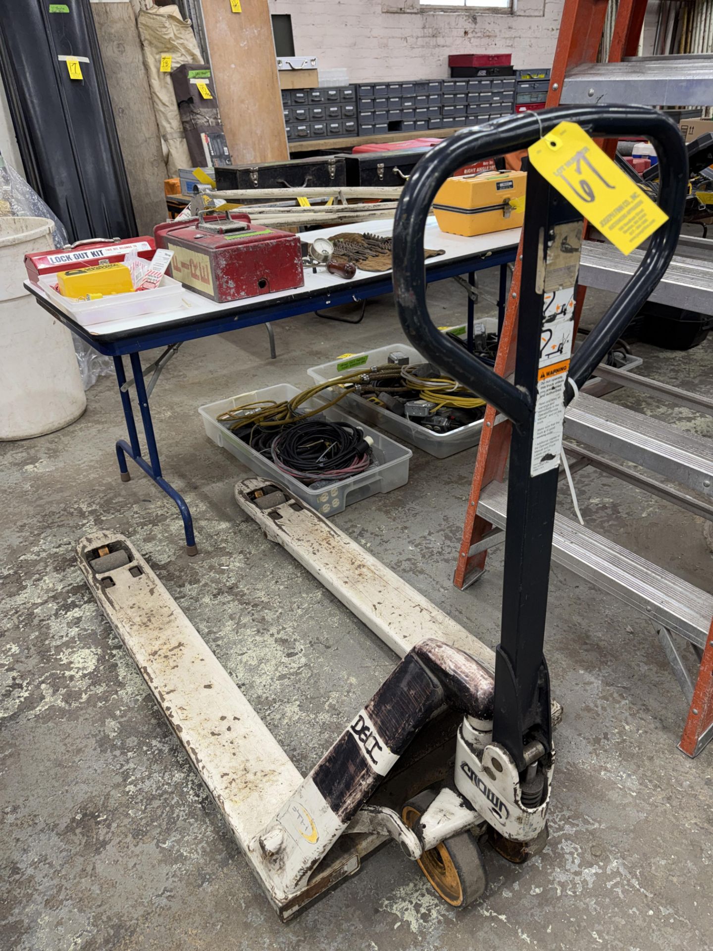 Crown Hyd. Pallet Jack