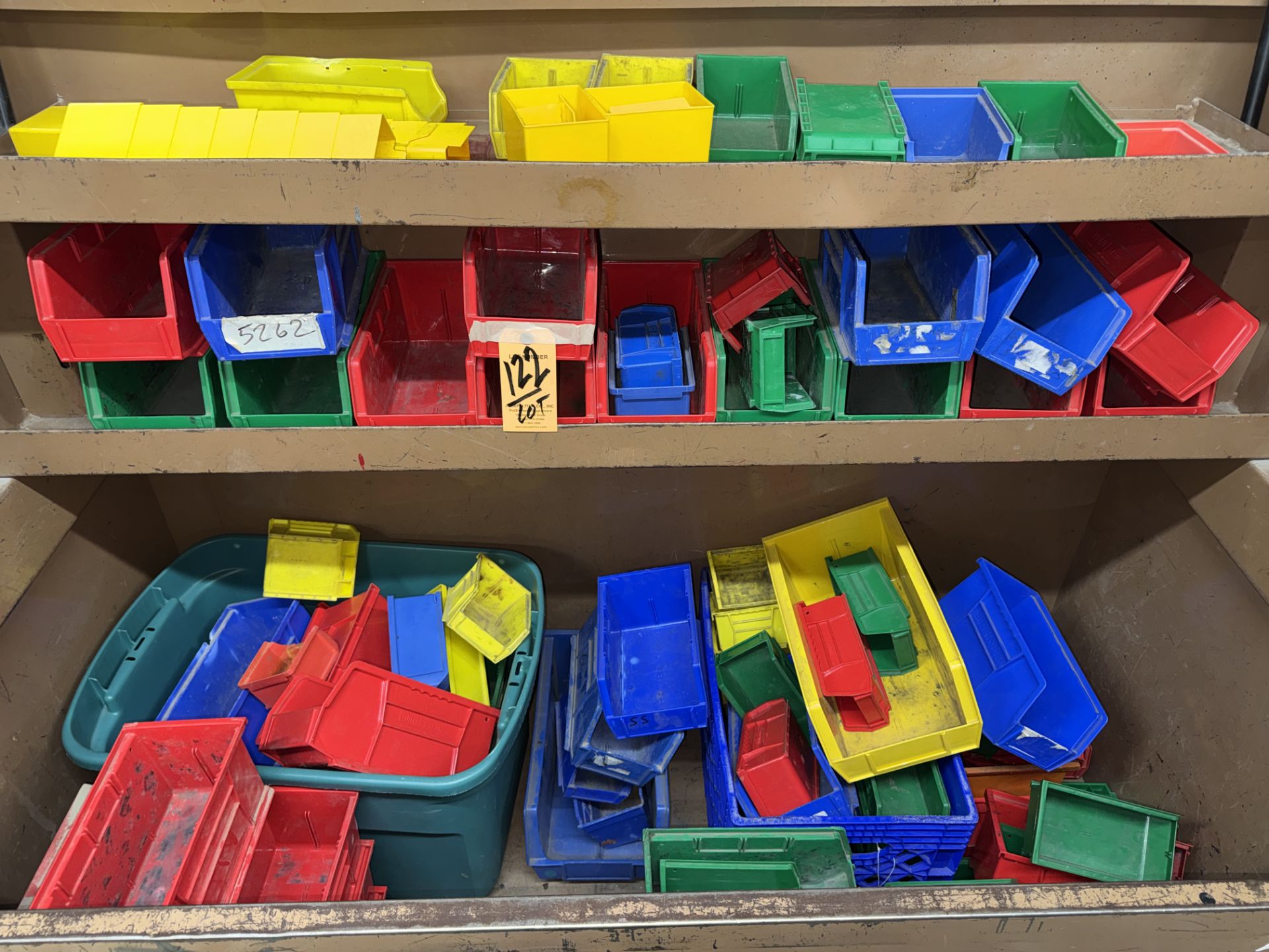LOT Asst. Plastic Bins