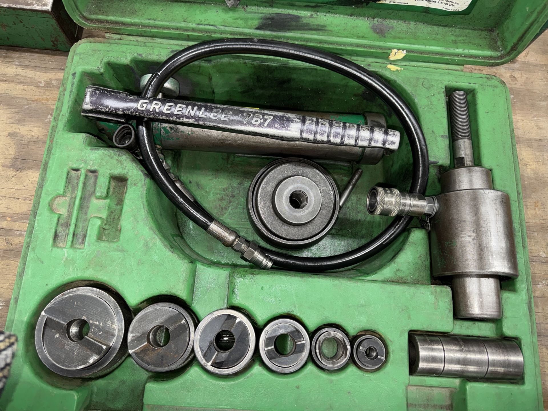 Greenlee #767 Hyd. Pump w/ Knock Outs in Case - Image 2 of 2