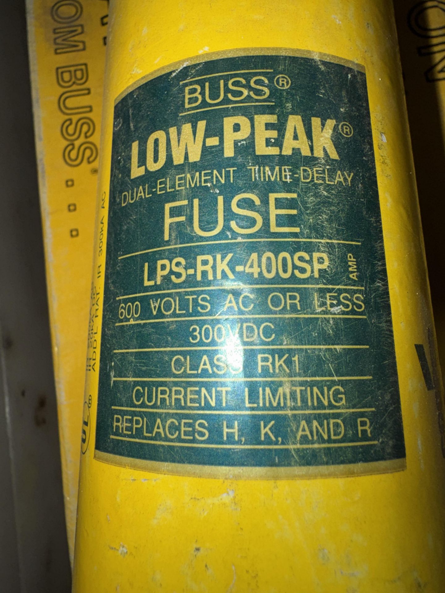 LOT (7) 400 Amp, 600 Volt Fuses in Bin - Image 2 of 2