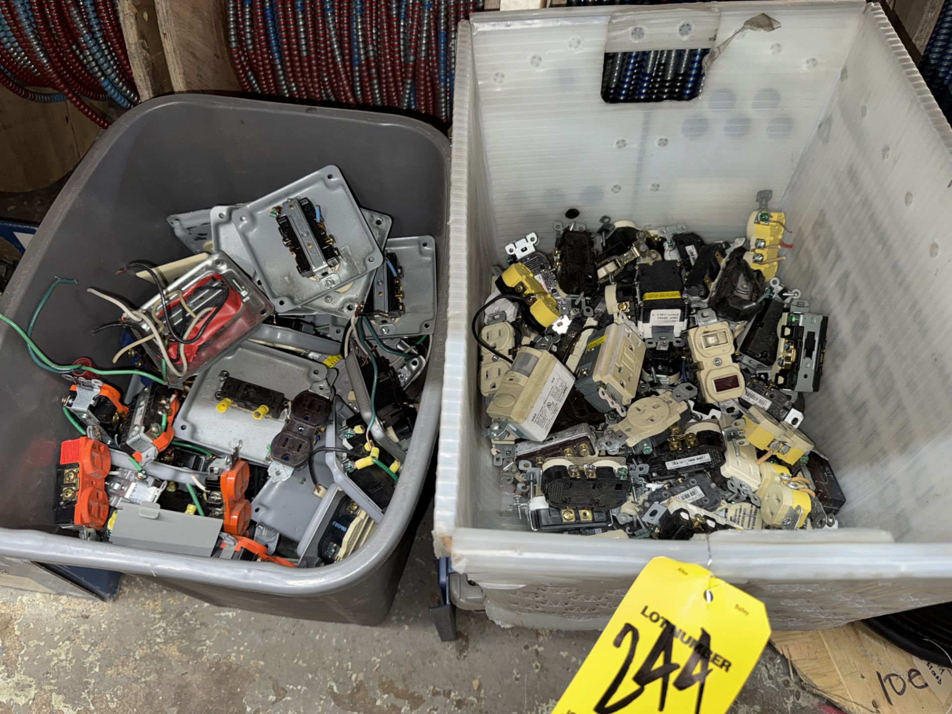 LOT(4) Square D 100A Breakers - Image 16 of 32