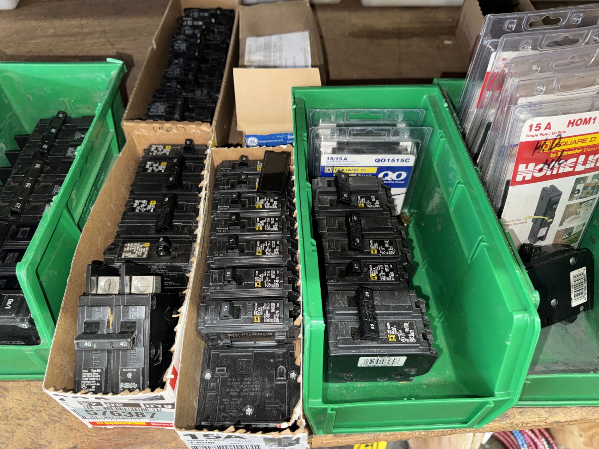 LOT(4) Square D 100A Breakers - Image 4 of 32