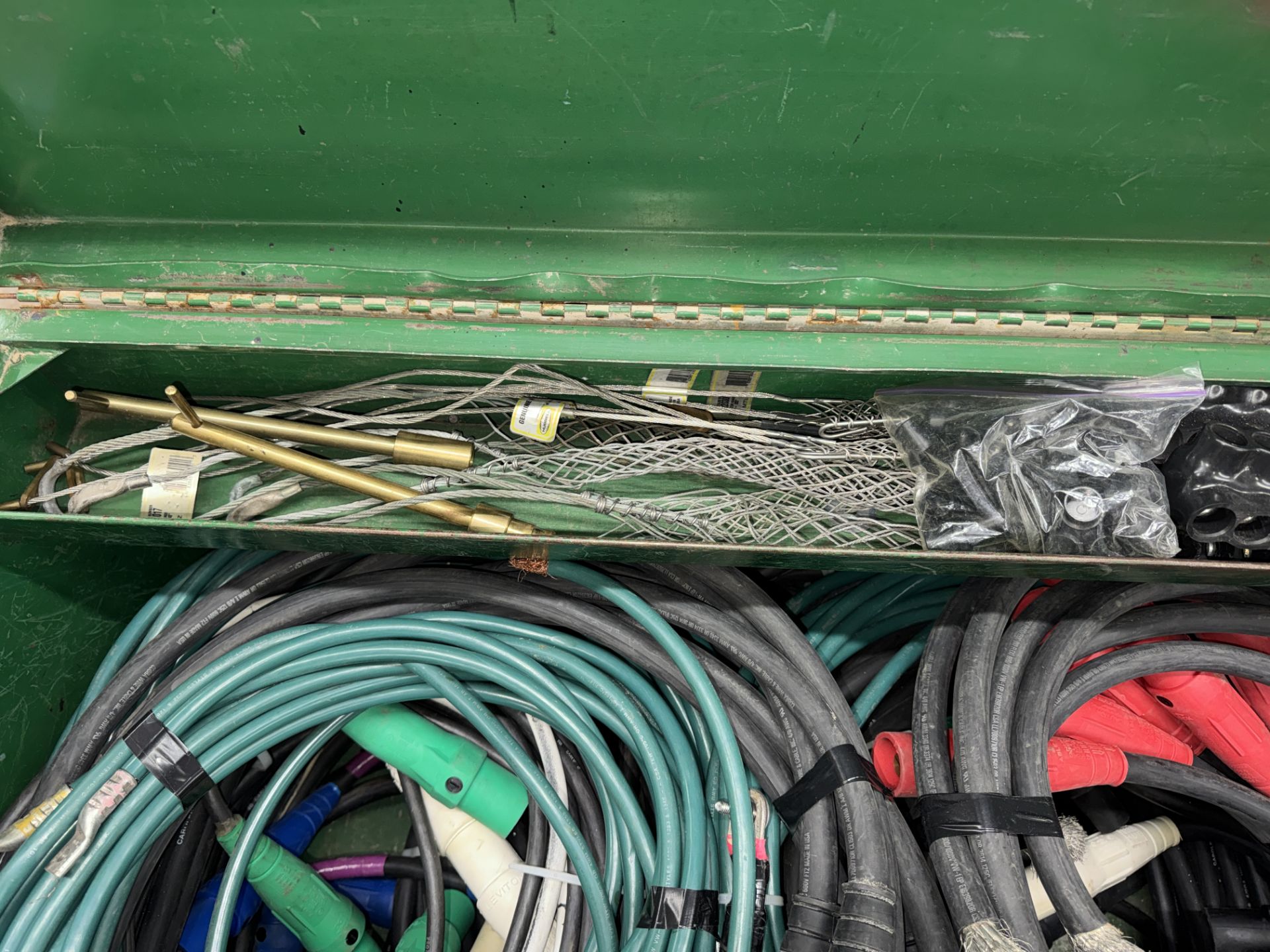 Greenlee #628 Port. Job Box w/ (25) - 4/0 Cam Lock Cables, Cam Lock Connector "T"'s - Image 10 of 11
