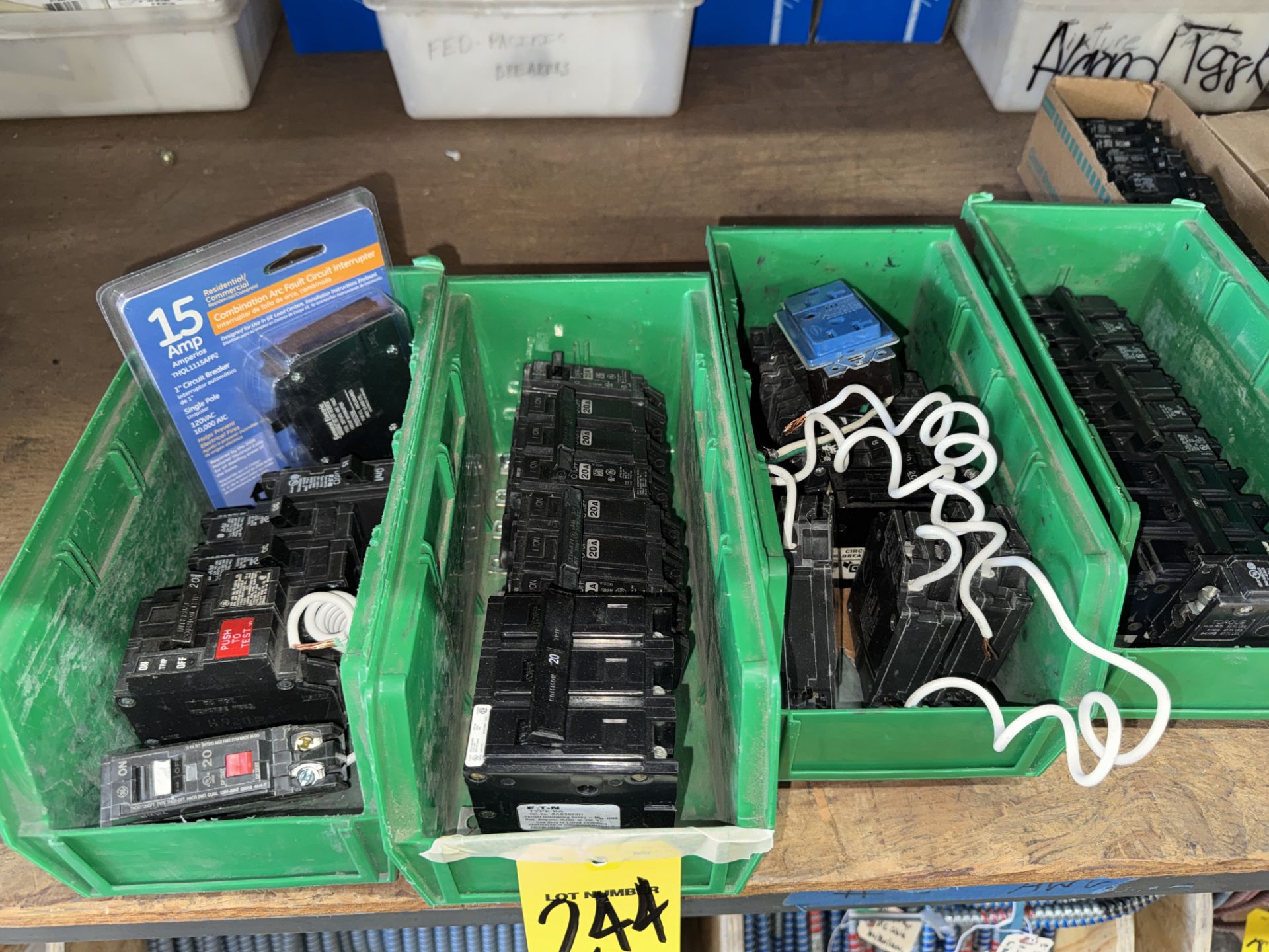 LOT(4) Square D 100A Breakers - Image 3 of 32