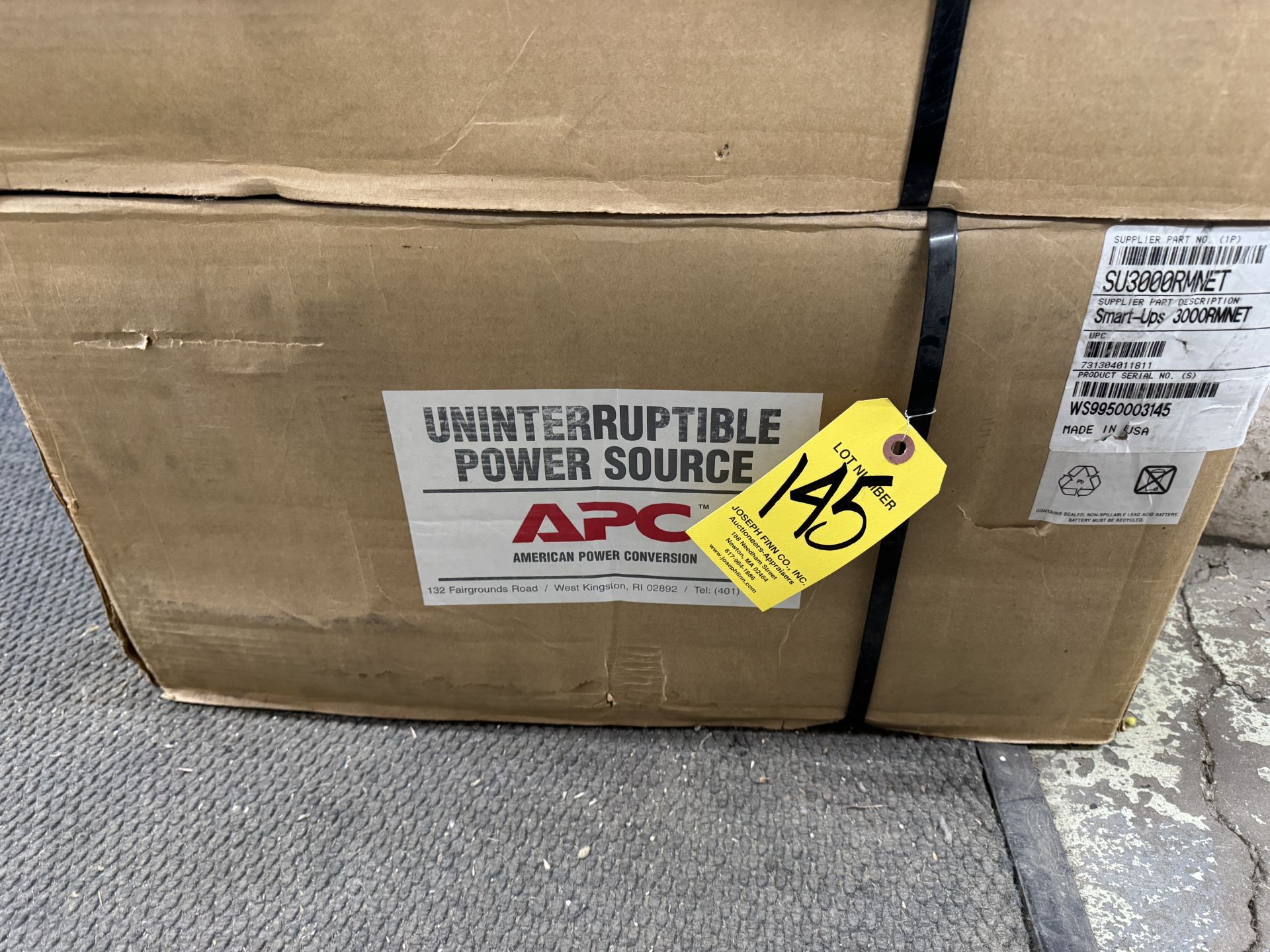 APC Smart UPS 3000 in Box