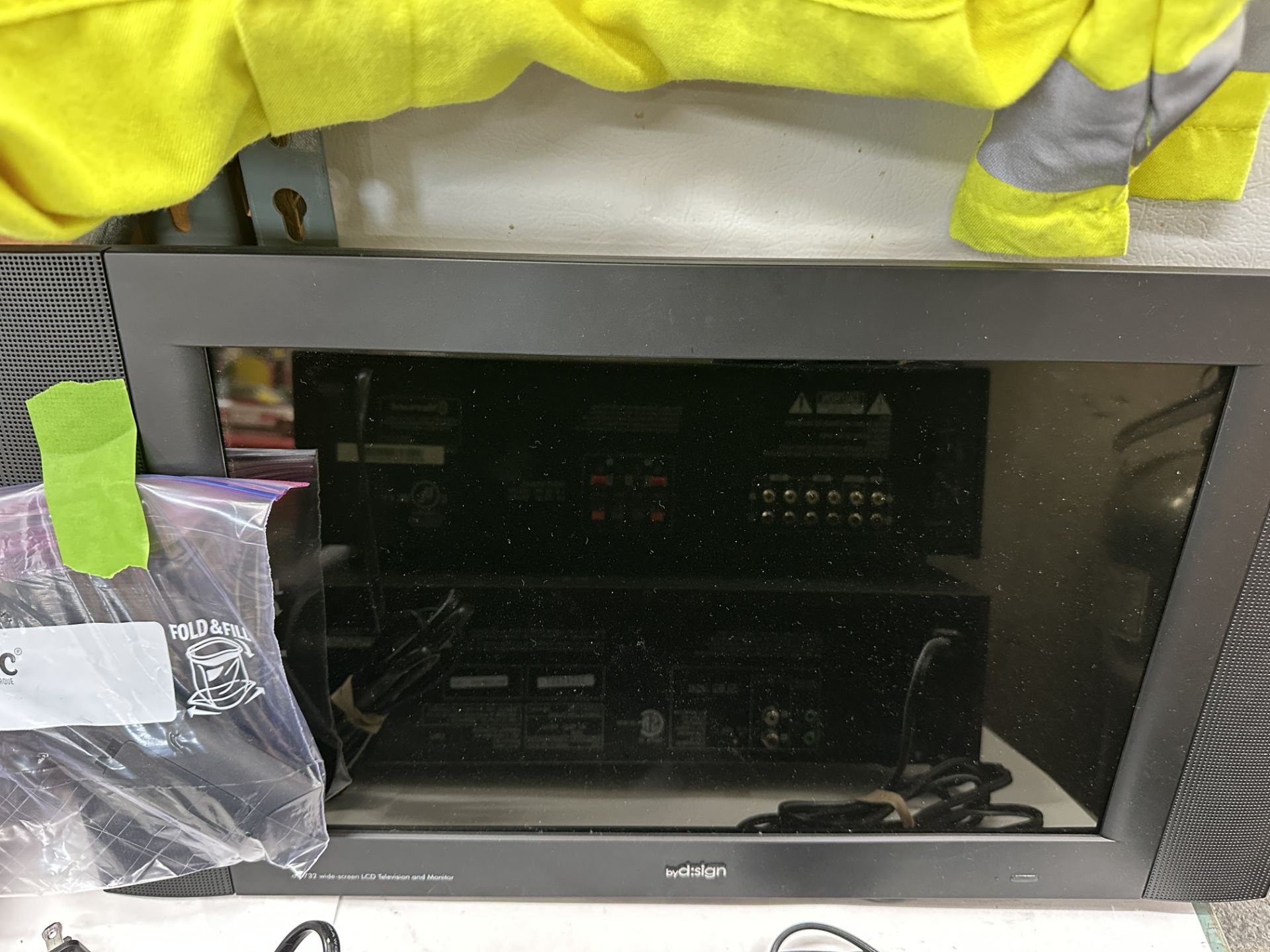 byDesign d:1732 Wide-Screen LCD TV and Monitor