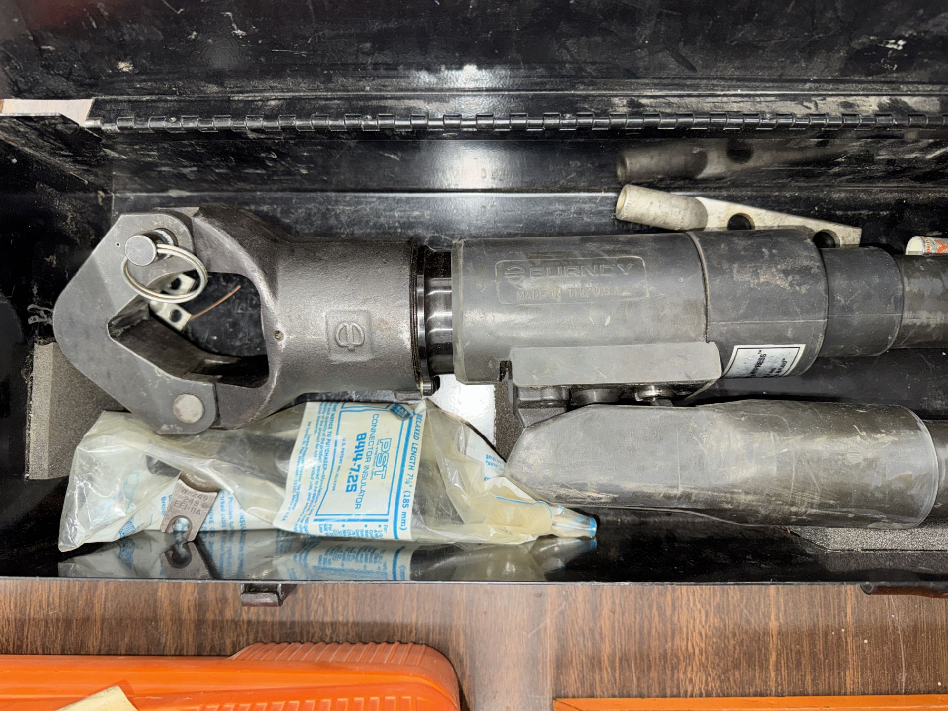 Burndy Hypress Y644M Dieless Crimper w/ Asst. Crimps in Case - Image 2 of 4