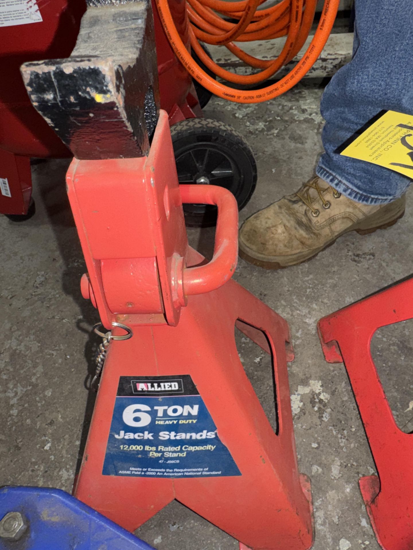 LOT Michelin 3.5 Ton Hyd. Car Jack, (2) 6-Ton Jack Stands, Auto Creeper Board, Bottle Jack - Image 4 of 5