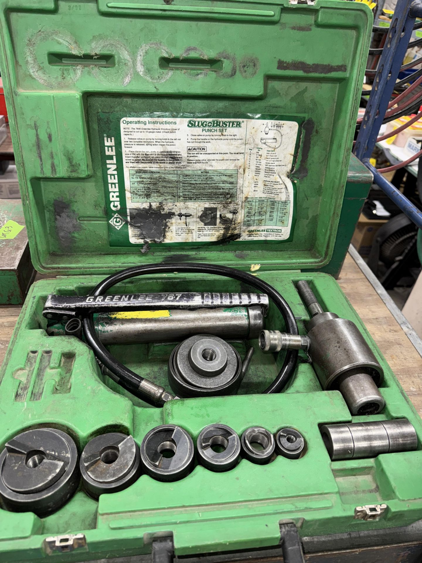 Greenlee #767 Hyd. Pump w/ Knock Outs in Case