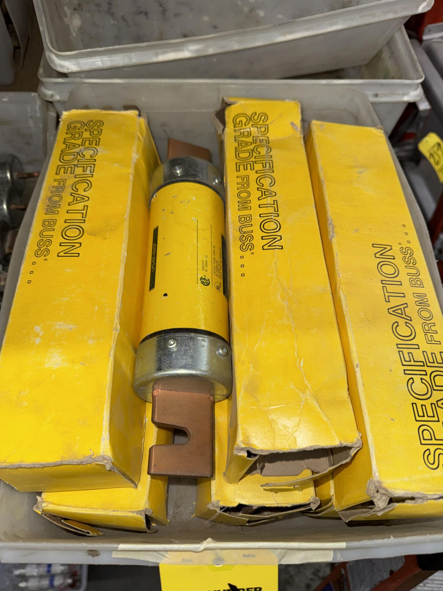 LOT (7) 400 Amp, 600 Volt Fuses in Bin