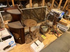 LOT OF ASSORTED HOUSE & GARDEN DÉCOR, PLANTERS