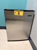 MAGIC CHEF MINI-REFRIGERATOR MODEL MCAR240SE2