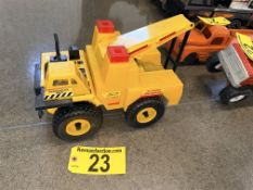 MUSCLE MACHINE YELLOW PLASTIC TOY WRECKER